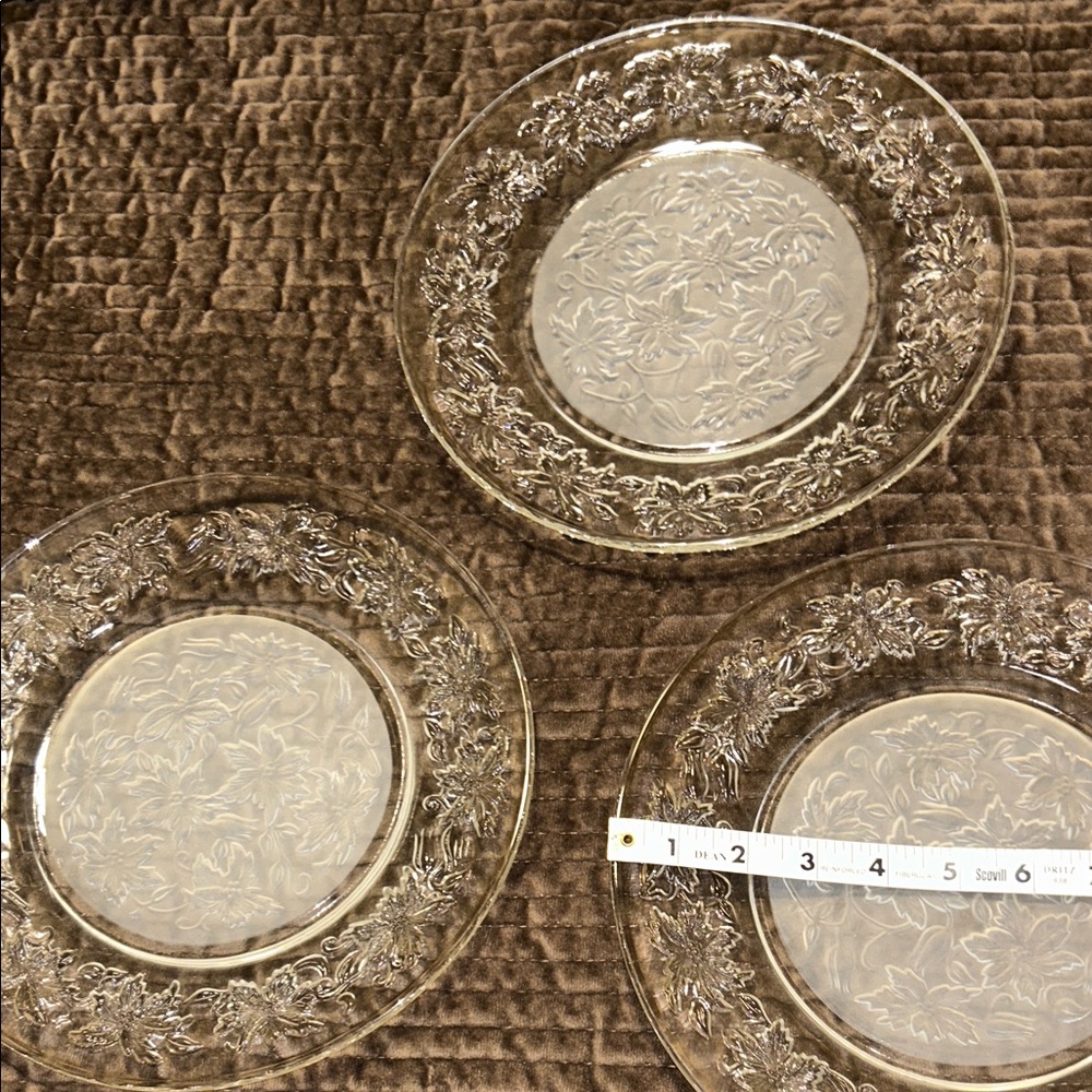 Princess House Fantasía vintage Elegant Clear Glass Floral Plates Set (dinner) - Picture 2 of 2